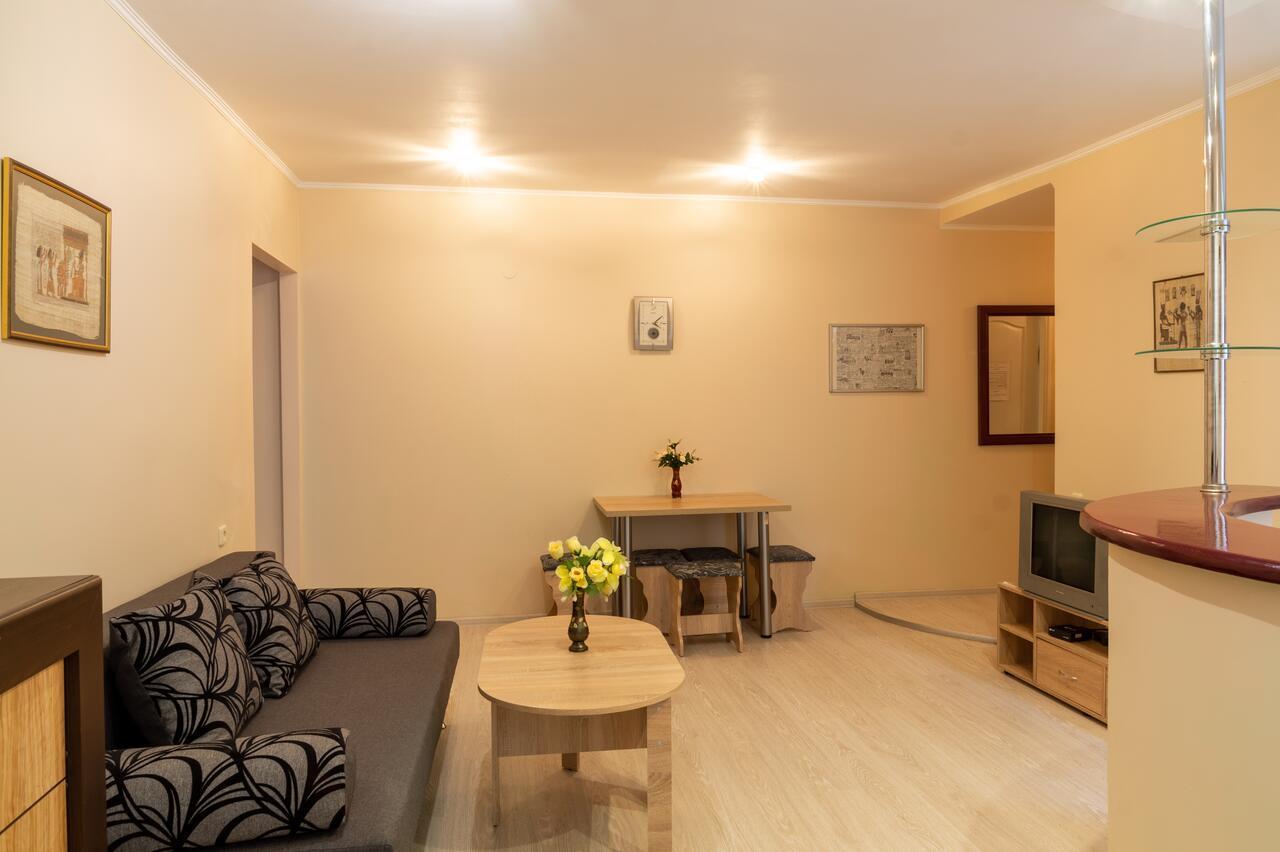 112 Вулиця Велика Васильківська Kyiv Exterior photo